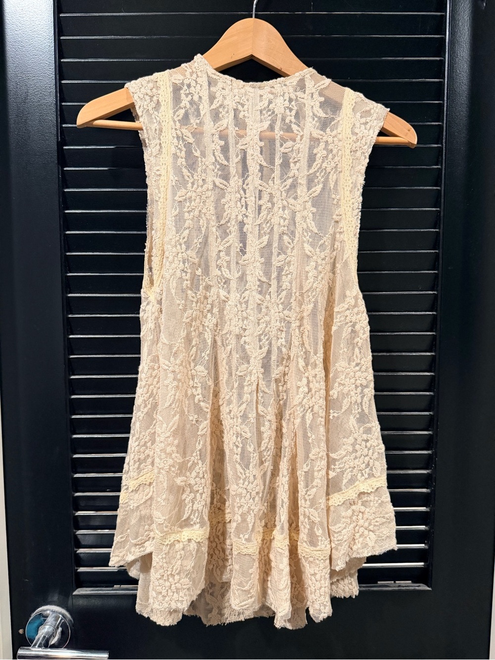 XS Free People Sleeveless Lace Overlay Tunic in Cream